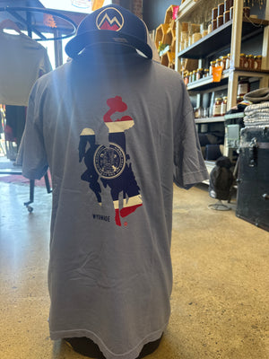 Men’s seal of Wyoming steamboat tee